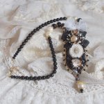 Collar Vintage Sacred Black Haute-Couture bordado con cristales Swarovski, cinta de organza y cuentas Miyuki